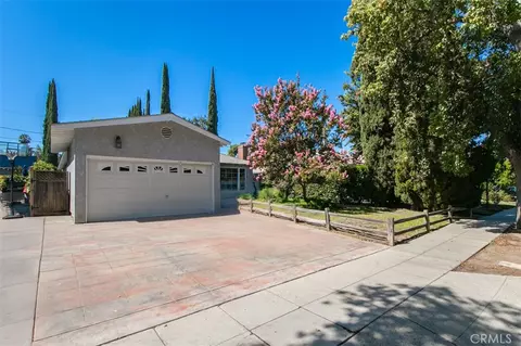 22046 Buena Ventura St, Woodland Hills, CA 91364