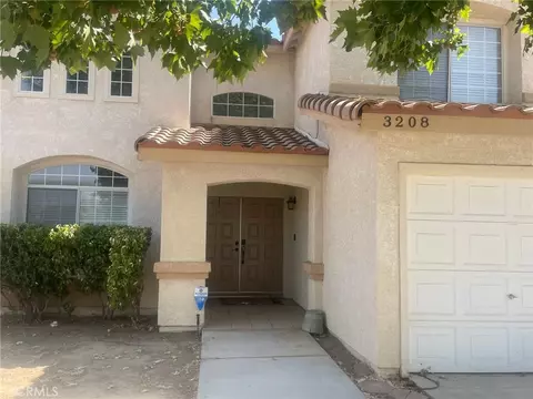 3208 Redbud Ln, Palmdale, CA 93551