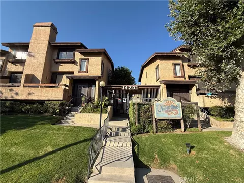 14201 Foothill Blvd #49, Sylmar, CA 91342