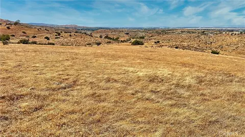 1 Small Rd, Palmdale, CA 93550 photo 4