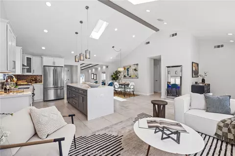 6017 Encino Ave, Encino, CA 91316