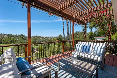 20994 Bandera St, Woodland Hills, CA 91364