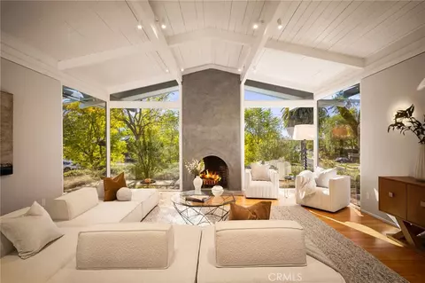 4750 Poe Ave, Woodland Hills, CA 91364
