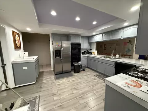 Kitchen - 21160 Us Highway 18, Apple Valley, CA 92307 photo 2 of 2