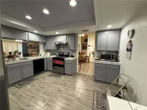 Kitchen - 21160 Us Highway 18, Apple Valley, CA 92307 photo 1 of 2