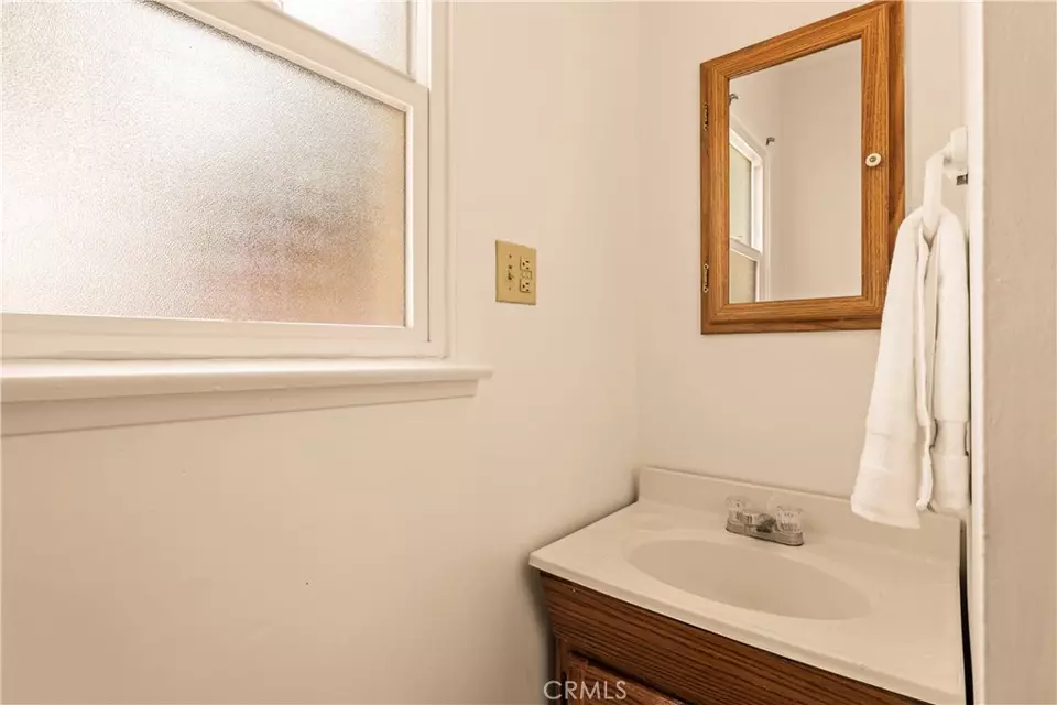Bath - 4644 Lowell Ave, La Crescenta, CA 91214 photo 2 of 2