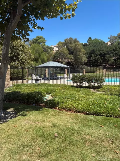 21203 Trumpet Dr #103, Newhall, CA 91321