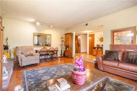 16632 Nordhoff St, North Hills, CA 91343