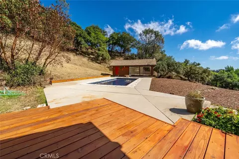 Exterior - 3265 Cypress Mountain Rd, Templeton, CA 93465 photo 4 of 13