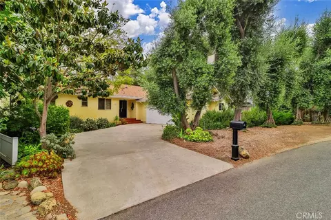 240 Portal St, Oak View, CA 93022