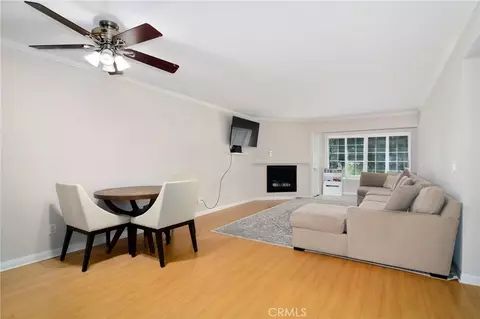 5530 Owensmouth Ave #123, Woodland Hills, CA 91367