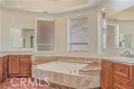 Bath - 11110 Choctaw Dr, Bakersfield, CA 93308 photo 1 of 2
