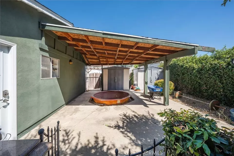 Exterior - 25112 De Wolfe Rd, Newhall, CA 91321 photo 12 of 12