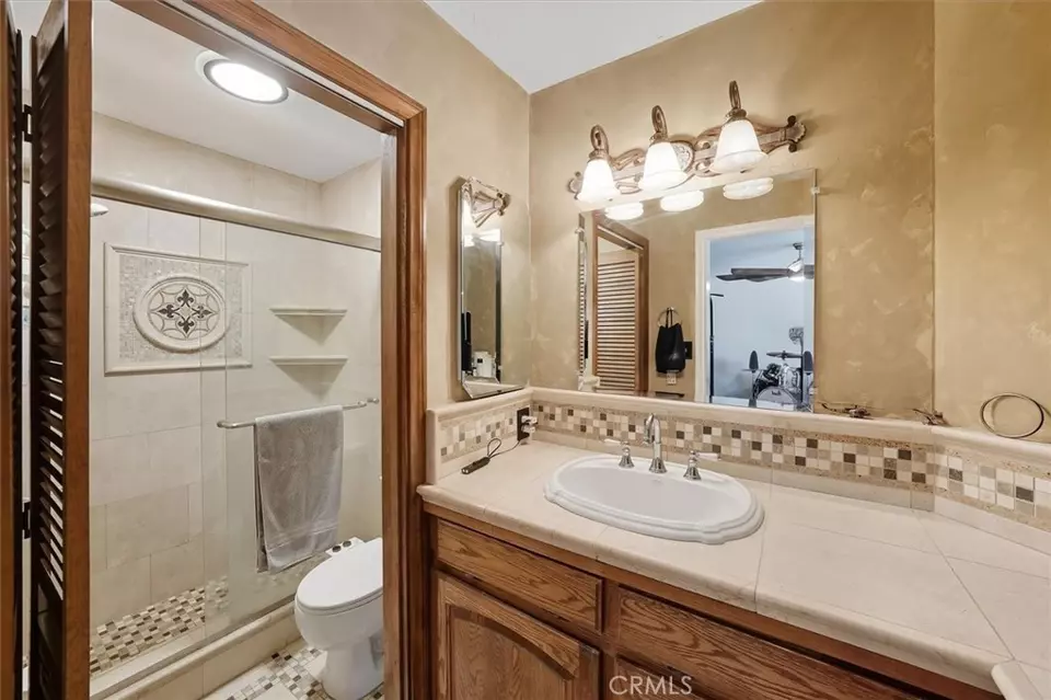 Bath - 25112 De Wolfe Rd, Newhall, CA 91321 photo 2 of 2
