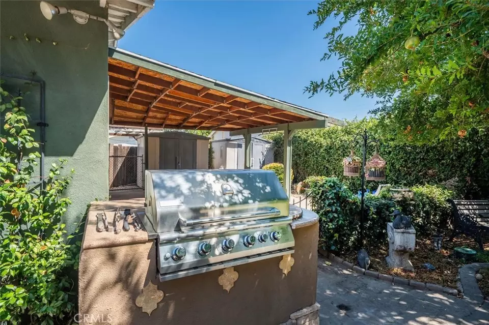 Exterior - 25112 De Wolfe Rd, Newhall, CA 91321 photo 6 of 12