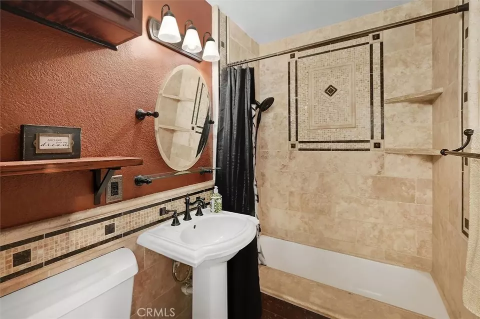Bath - 25112 De Wolfe Rd, Newhall, CA 91321 photo 1 of 2