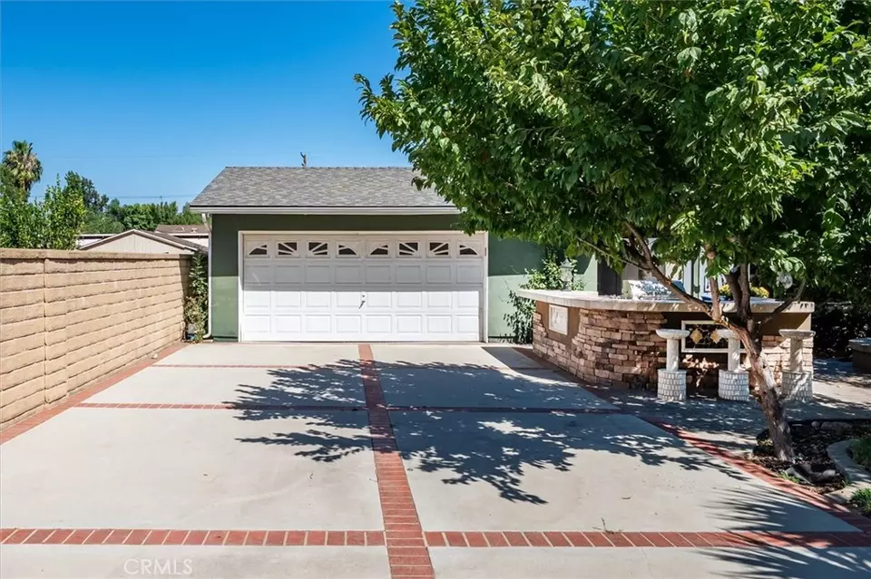 Exterior - 25112 De Wolfe Rd, Newhall, CA 91321 photo 8 of 12