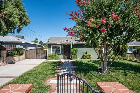 Exterior - 25112 De Wolfe Rd, Newhall, CA 91321 photo 1 of 12