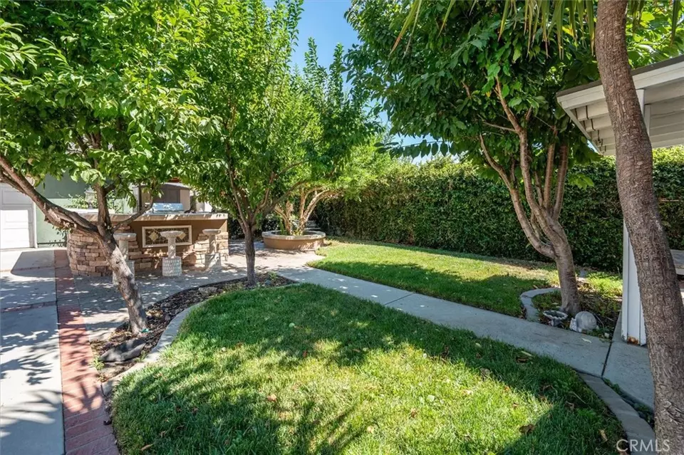 Exterior - 25112 De Wolfe Rd, Newhall, CA 91321 photo 10 of 12