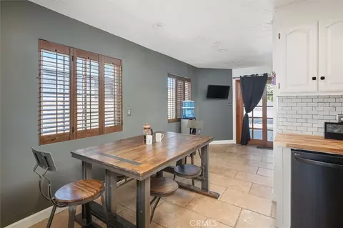 Dining - 25112 De Wolfe Rd, Newhall, CA 91321 photo 1 of 1