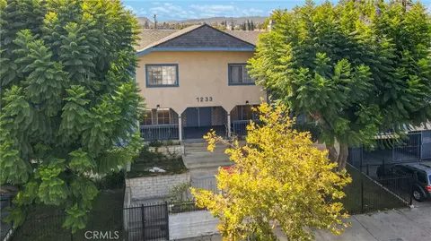 7233 Loma Verde Ave, Canoga Park, CA 91303