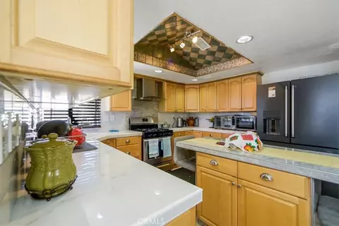 Kitchen - 37913 53rd St E, Palmdale, CA 93552 photo 2 of 5
