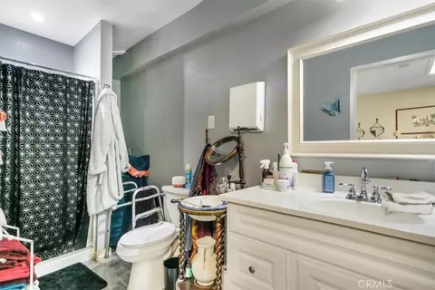 Bath - 37913 53rd St E, Palmdale, CA 93552 photo 3 of 5
