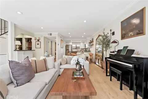 14332 Dickens St #20, Sherman Oaks, CA 91423