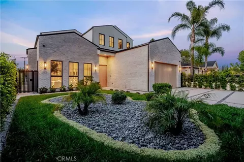 16711 Moorpark St, Encino, CA 91436