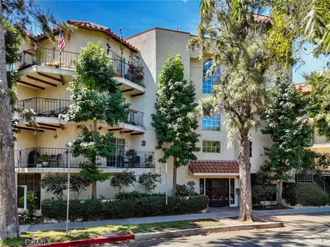 4249 Longridge Ave #102, Studio City, CA 91604