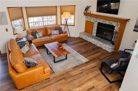884 Grass Valley Rd, Lake Arrowhead, CA 92352