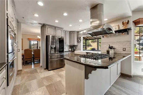Kitchen - 34625 Red Rover Mine Rd, Acton, CA 93510 photo 2 of 4