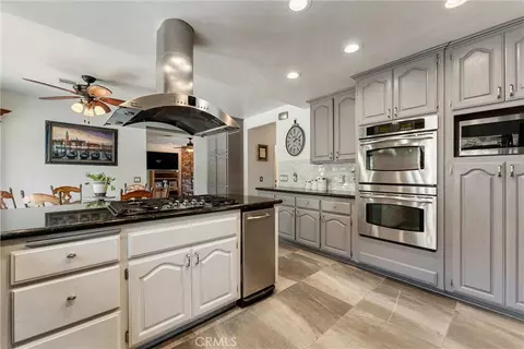 Kitchen - 34625 Red Rover Mine Rd, Acton, CA 93510 photo 3 of 4