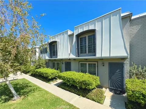 22103 Oxnard St, Woodland Hills, CA 91367