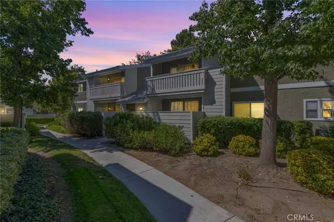 27643 Susan Beth Way #G, Saugus, CA 91350