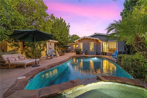 18933 Friar St, Tarzana, CA 91335