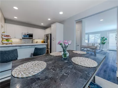 19451 Opal Ln, Saugus, CA 91350