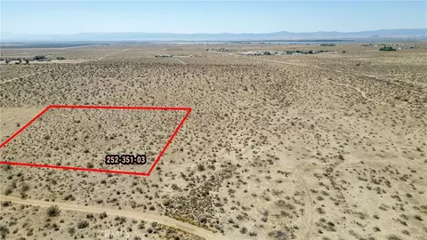 0 Ptn Of Se14 Sec18 T9 R13 Excl Of Mr, Rosamond, CA 93560