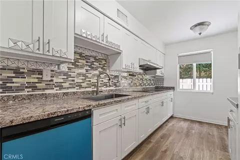 18361 Strathern St #3, Reseda, CA 91335