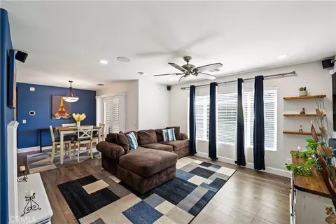 19347 Laroda Ln, Saugus, CA 91350