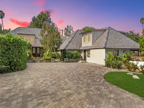 5200 Collier Pl, Woodland Hills, CA 91364