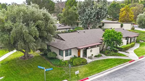 26360 Oakspur Dr #A, Newhall, CA 91321