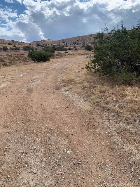 2 Rough Rd, Acton, CA 93550 photo 8