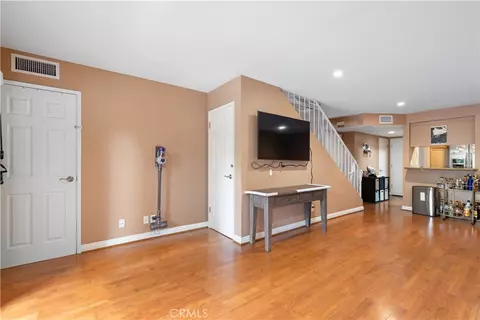 15215 Magnolia Blvd #102, Sherman Oaks, CA 91403