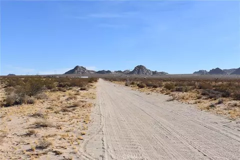 1 Hobart Rd Camp Rock, Lucerne Valley, CA 92356