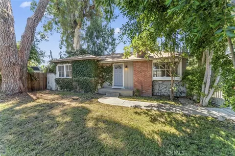 23238 Victory Blvd, Woodland Hills, CA 91367
