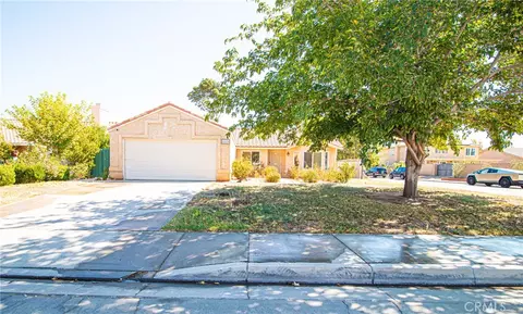 44654 26th St E, Lancaster, CA 93535