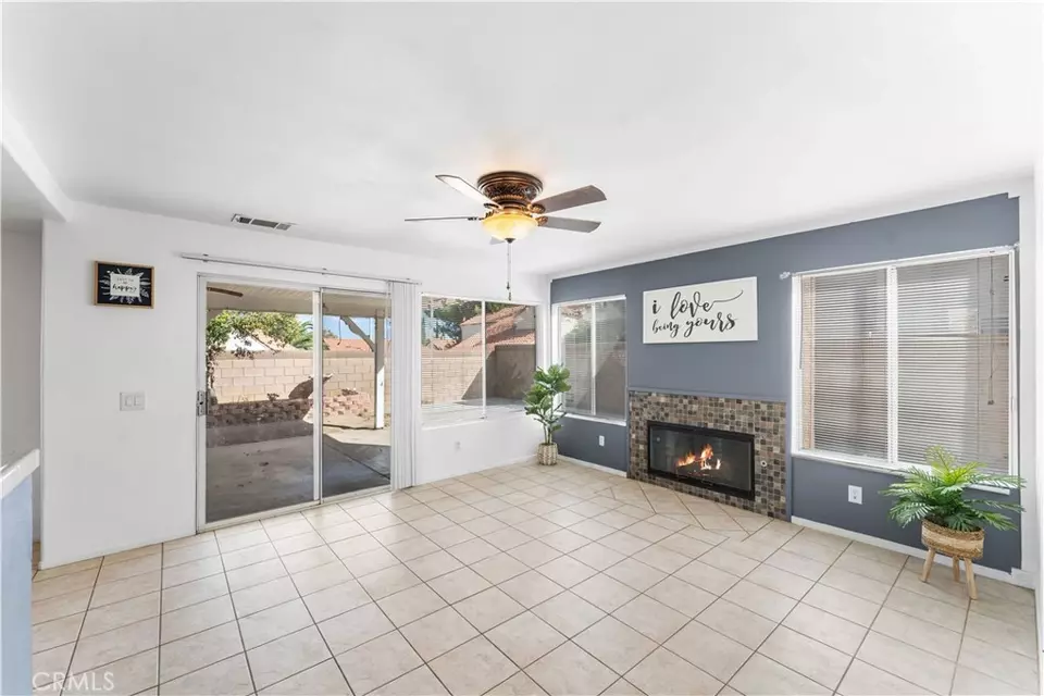 Living - 39566 Dunbar, Palmdale, CA 93551 photo 7 of 11