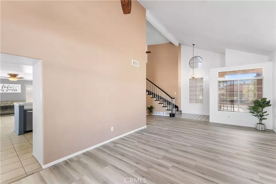Living - 39566 Dunbar, Palmdale, CA 93551 photo 9 of 11