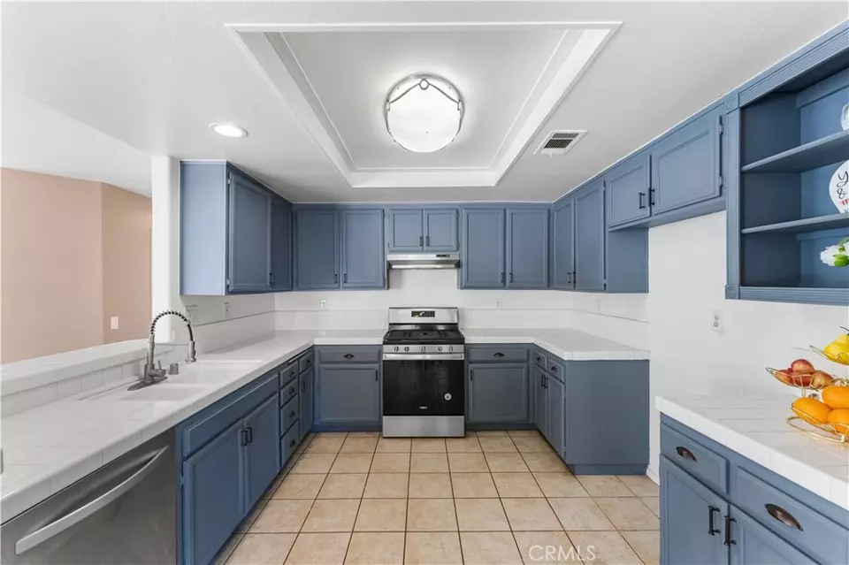 Kitchen - 39566 Dunbar, Palmdale, CA 93551 photo 4 of 4